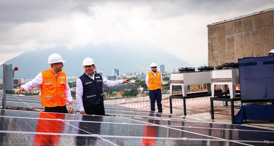 Iluminará Gobierno de Monterrey con energía solar sus oficinas y alumbrado público