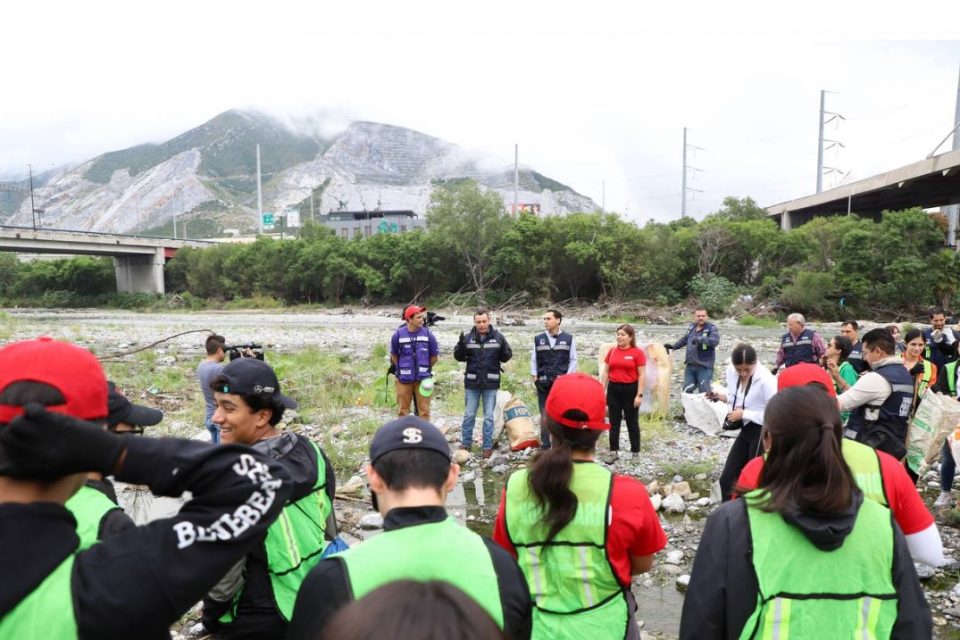 Apoya San Pedro en mega limpieza del Río Santa Catarina