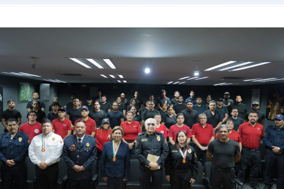 Capacitan a generación 16 de Bomberos de Guadalupe