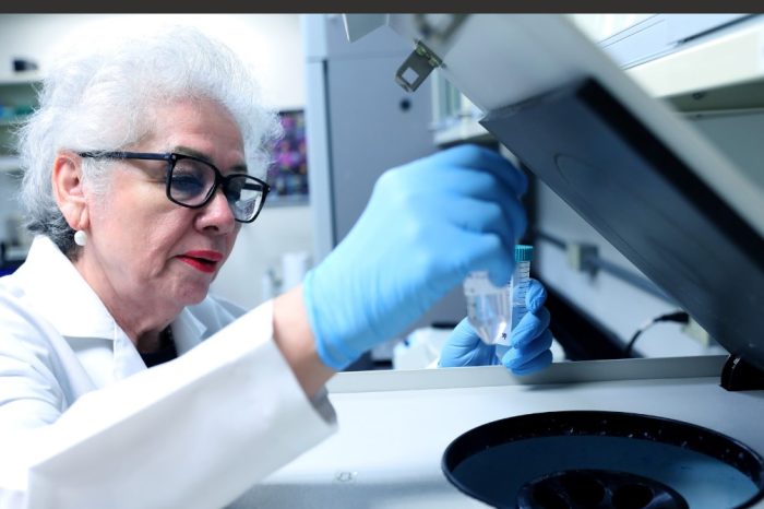 Recibe investigadora de UANL premio para mujeres en la ciencia