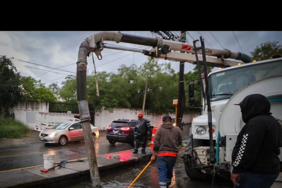 Refuerza Monterrey labores de limpieza de pluviales