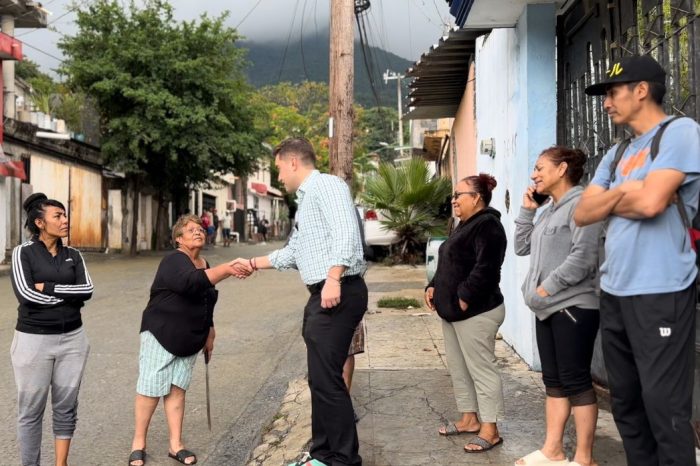 ATIENDE JESÚS ELIZONDO A FAMILIAS AFECTADAS POR LLUVIA; PRESENTARÁ EXHORTO