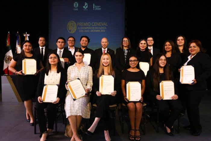 Premia Ceneval excelencia de egresados de la UANL